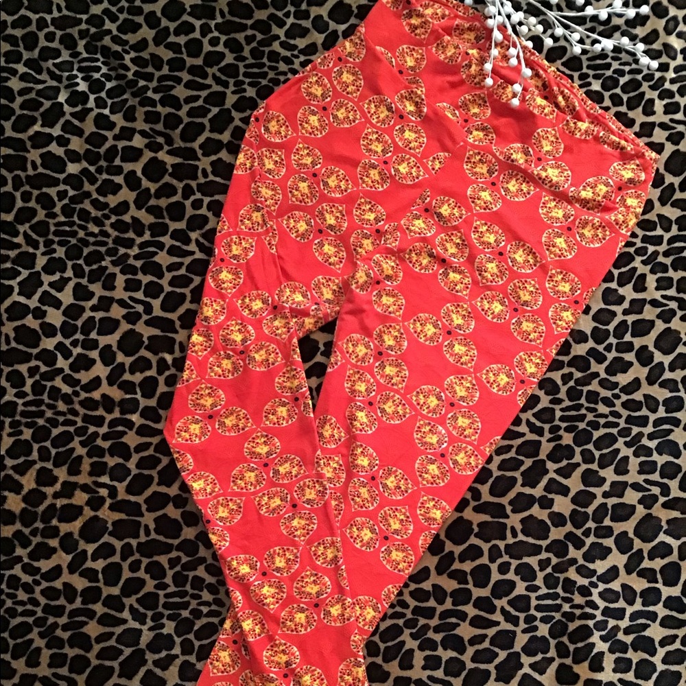 LuLaRoe leggings, orange with yellow leaves, perfect for Fall 🍁